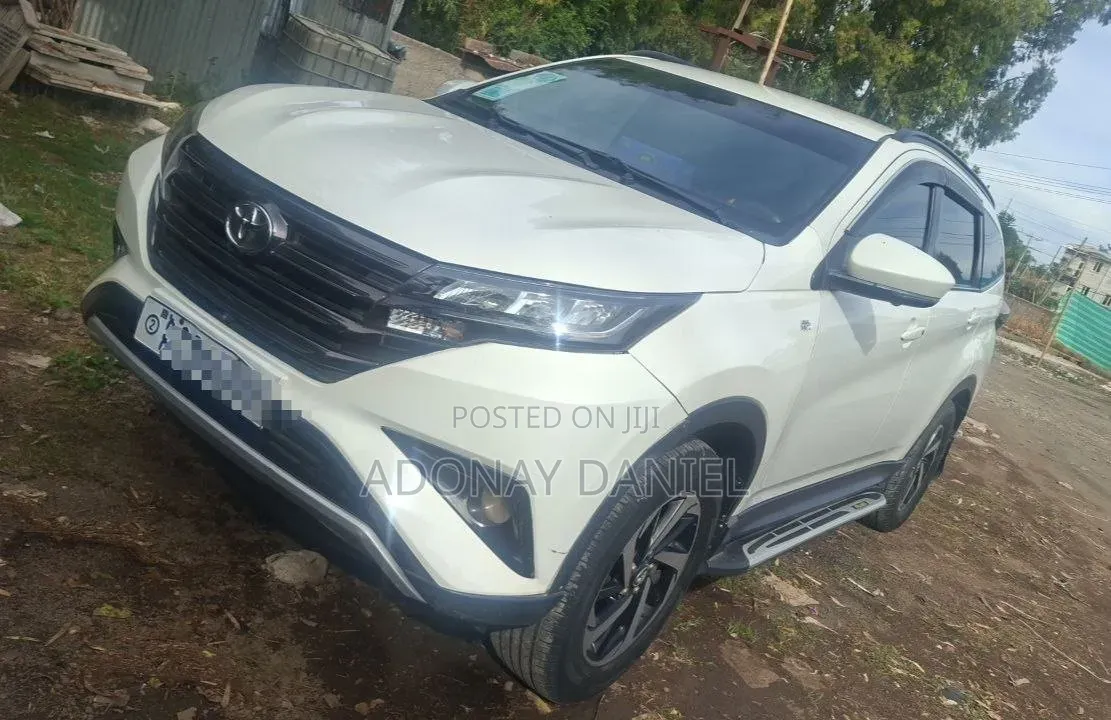 Toyota Rush 2022 Silver