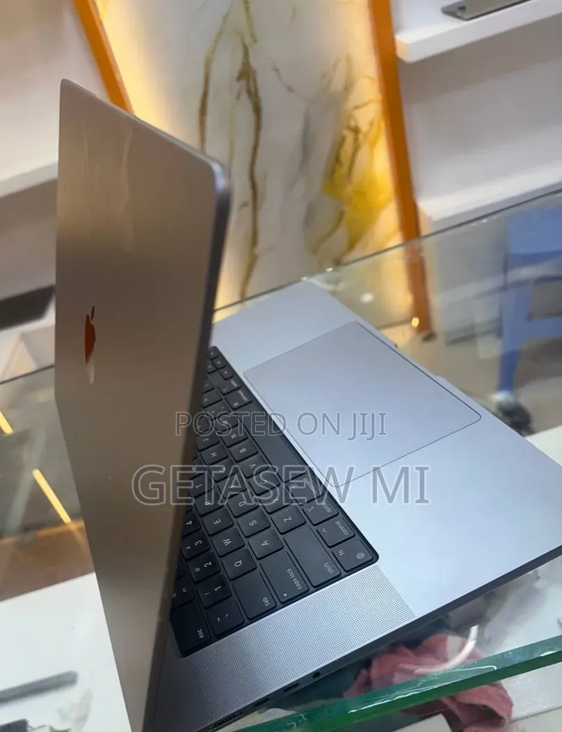 New Laptop Apple MacBook Pro 2021 M1 32GB Apple M1 Pro SSD 1T