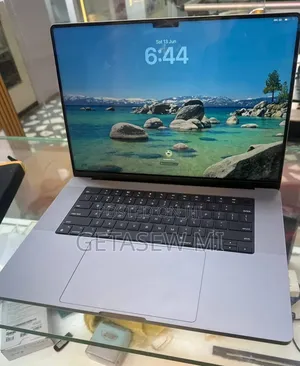 New Laptop Apple MacBook Pro 2021 M1 32GB Apple M1 Pro SSD 1T