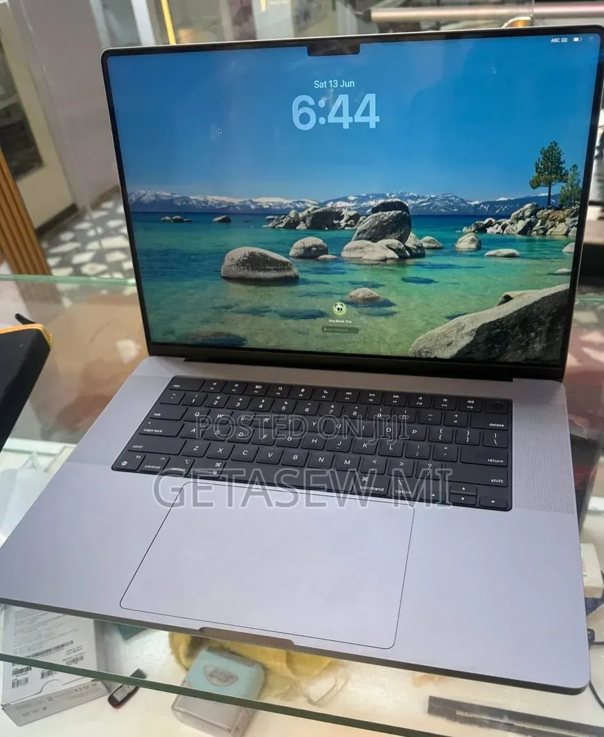 New Laptop Apple MacBook Pro 2021 M1 32GB Apple M1 Pro SSD 1T