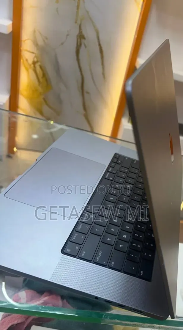 New Laptop Apple MacBook Pro 2021 M1 32GB Apple M1 Pro SSD 1T
