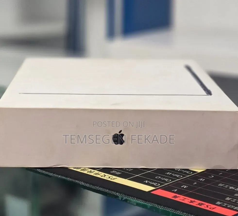 New Laptop Apple MacBook Air 2025 M4 16GB Apple M4 SSD 256GB