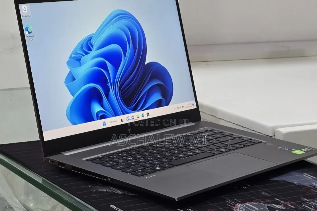 New Laptop HP ZBook 15 32GB Intel Core i7 SSD 512GB