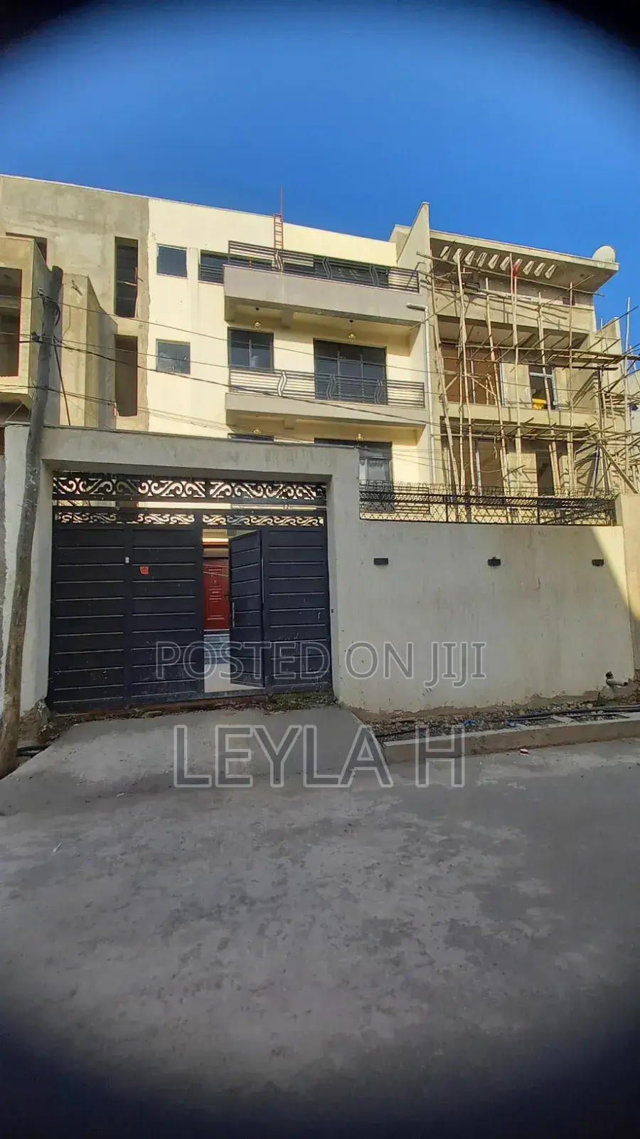 8bdrm Townhouse/Terrace in Bole for sale