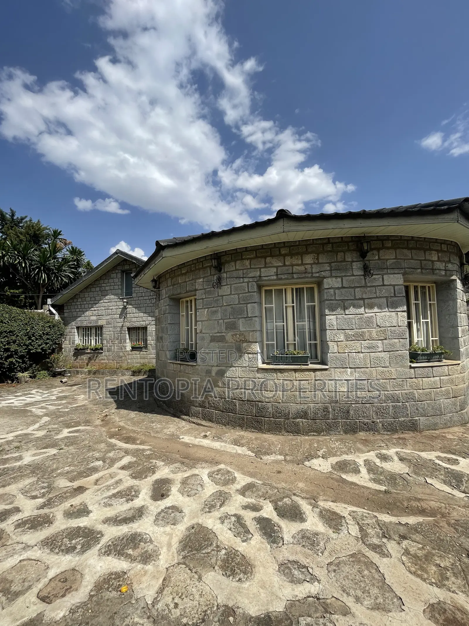 Furnished 3bdrm Villa in Bole for rent