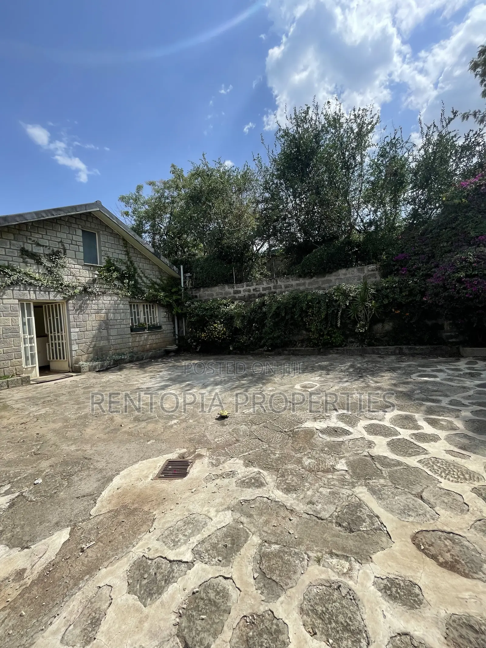 Furnished 3bdrm Villa in Bole for rent