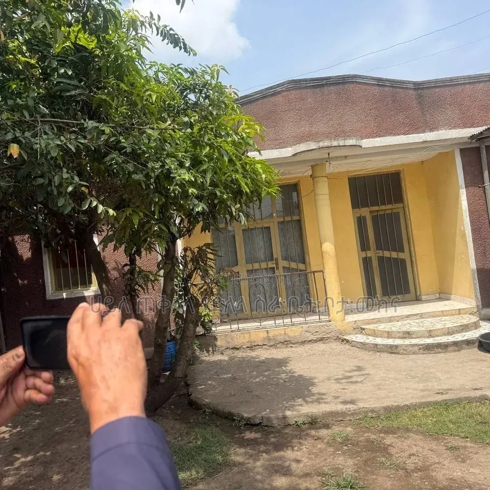 Furnished 5bdrm Villa in Bishofitu Debrezeyit, Akaky Kaliti for sale