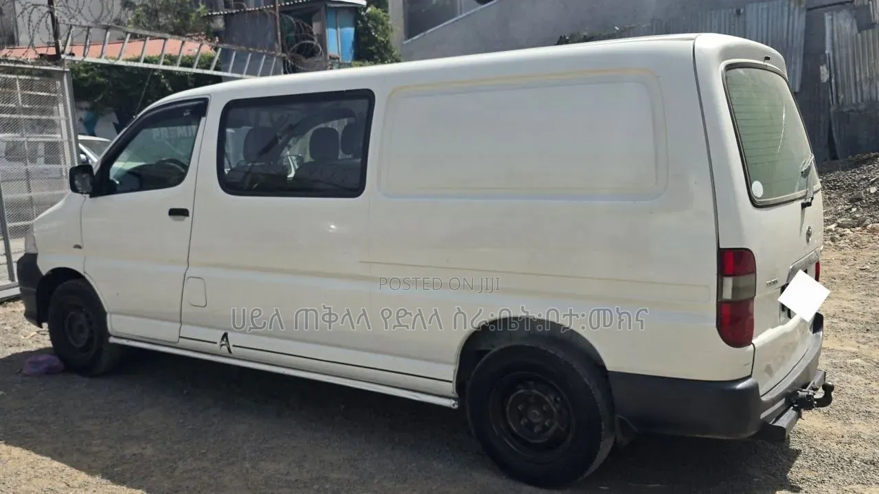 Toyota HiAce 2009 White