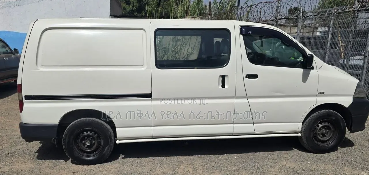 Toyota HiAce 2009 White