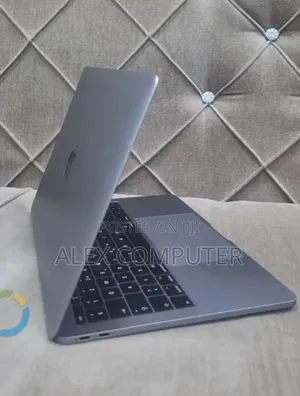 New Laptop Apple MacBook Pro 2017 16GB Intel Core i7 SSD 512GB