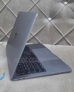 New Laptop Apple MacBook Pro 2017 16GB Intel Core i7 SSD 512GB