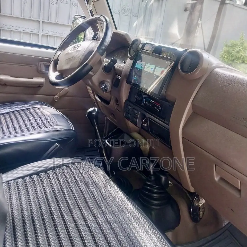 Toyota Land Cruiser 2017 White