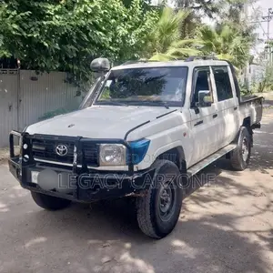 Toyota Land Cruiser 2017 White