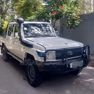 Toyota Land Cruiser 2017 White