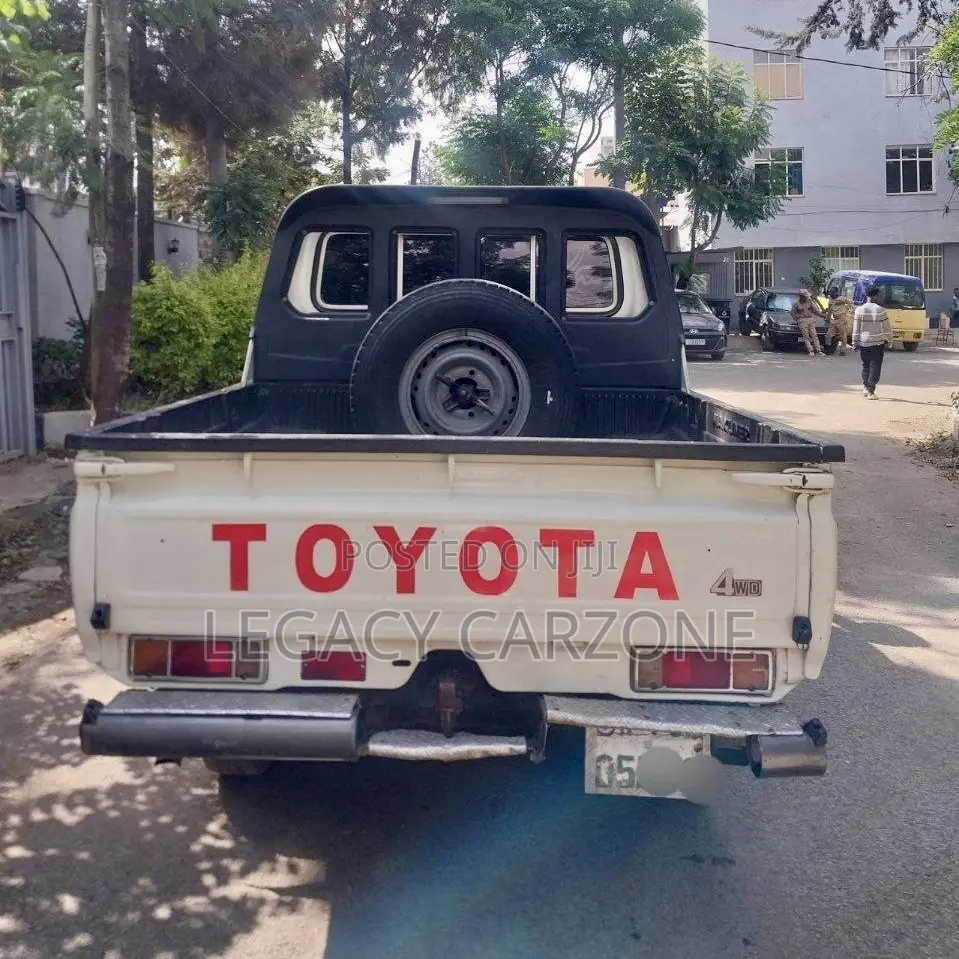Toyota Land Cruiser 2017 White