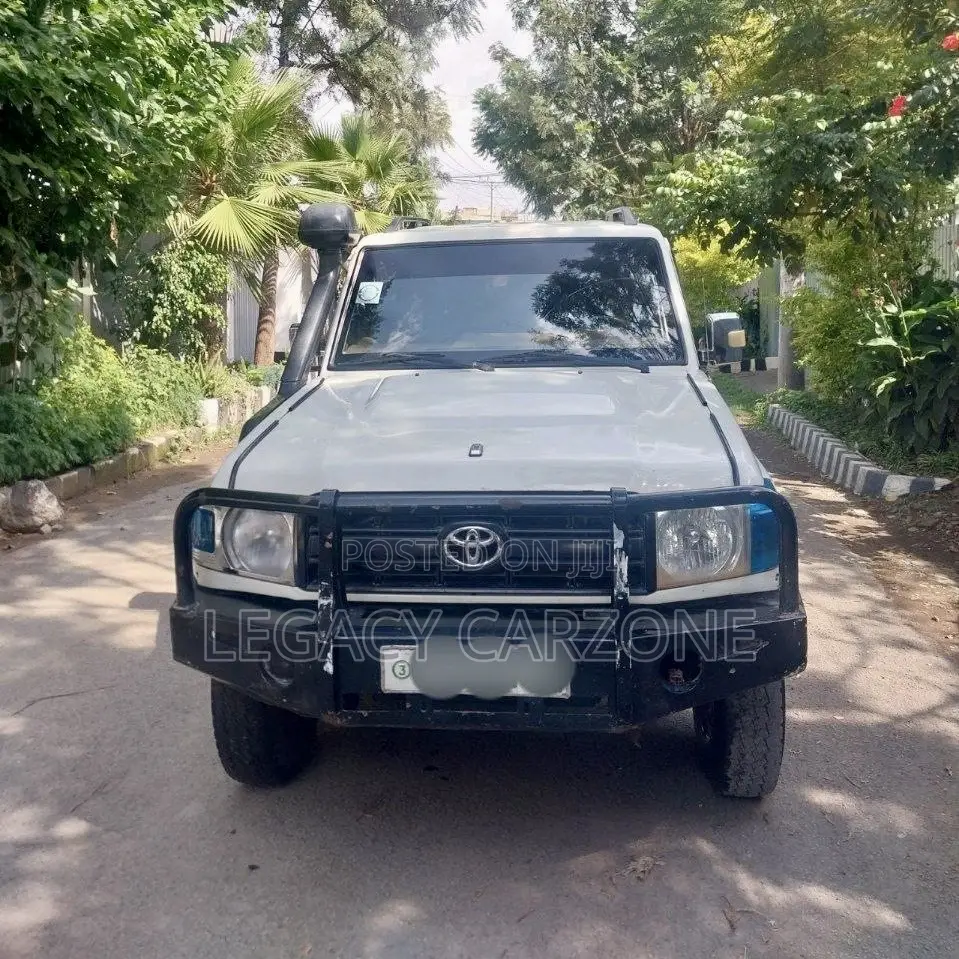 Toyota Land Cruiser 2017 White