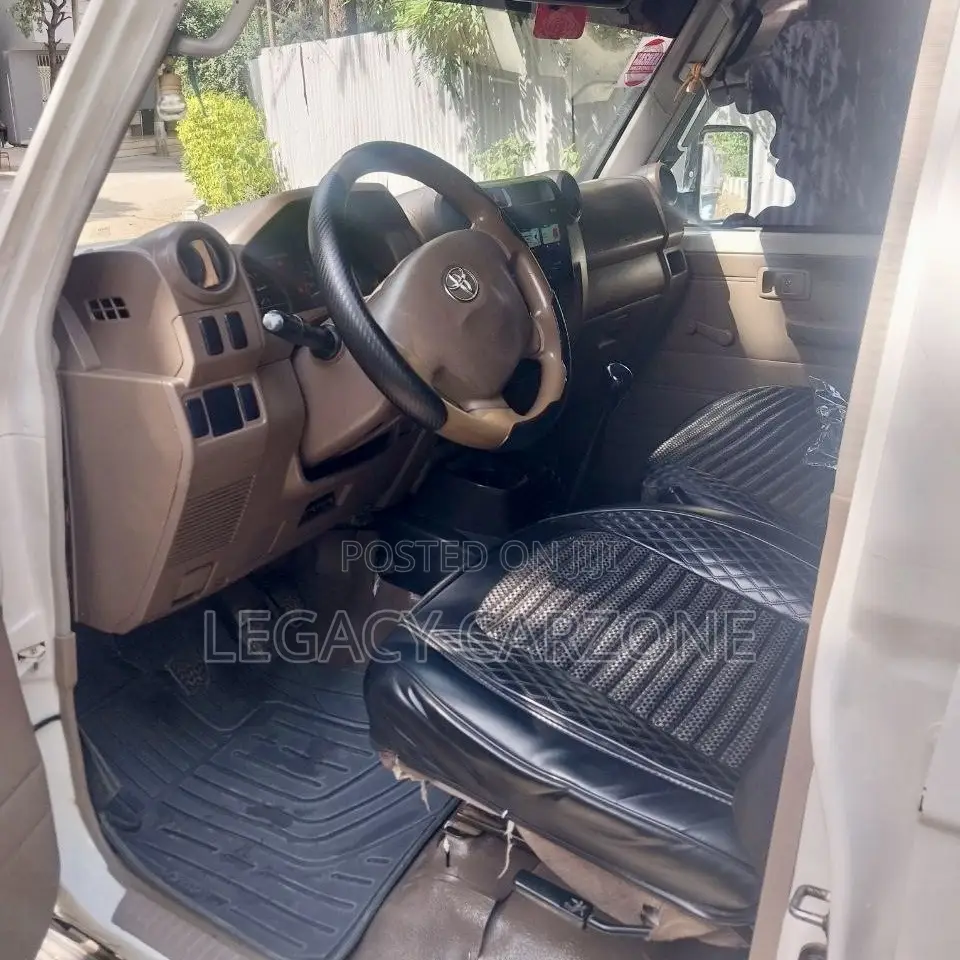 Toyota Land Cruiser 2017 White