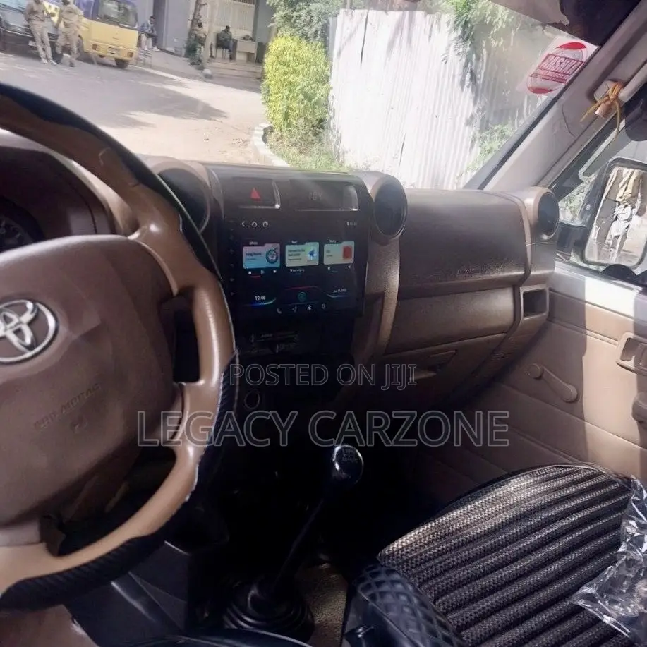 Toyota Land Cruiser 2017 White
