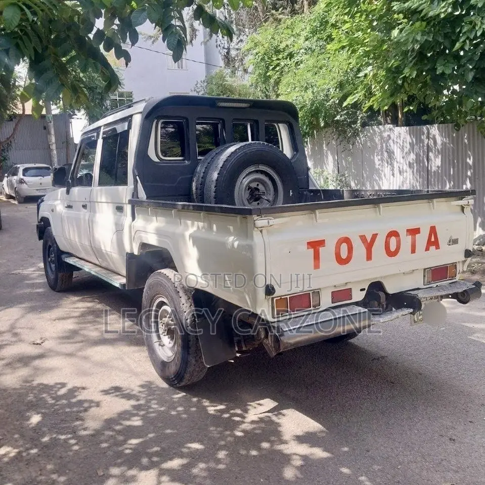 Toyota Land Cruiser 2017 White