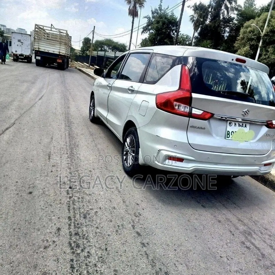Suzuki Ertiga 2021 White
