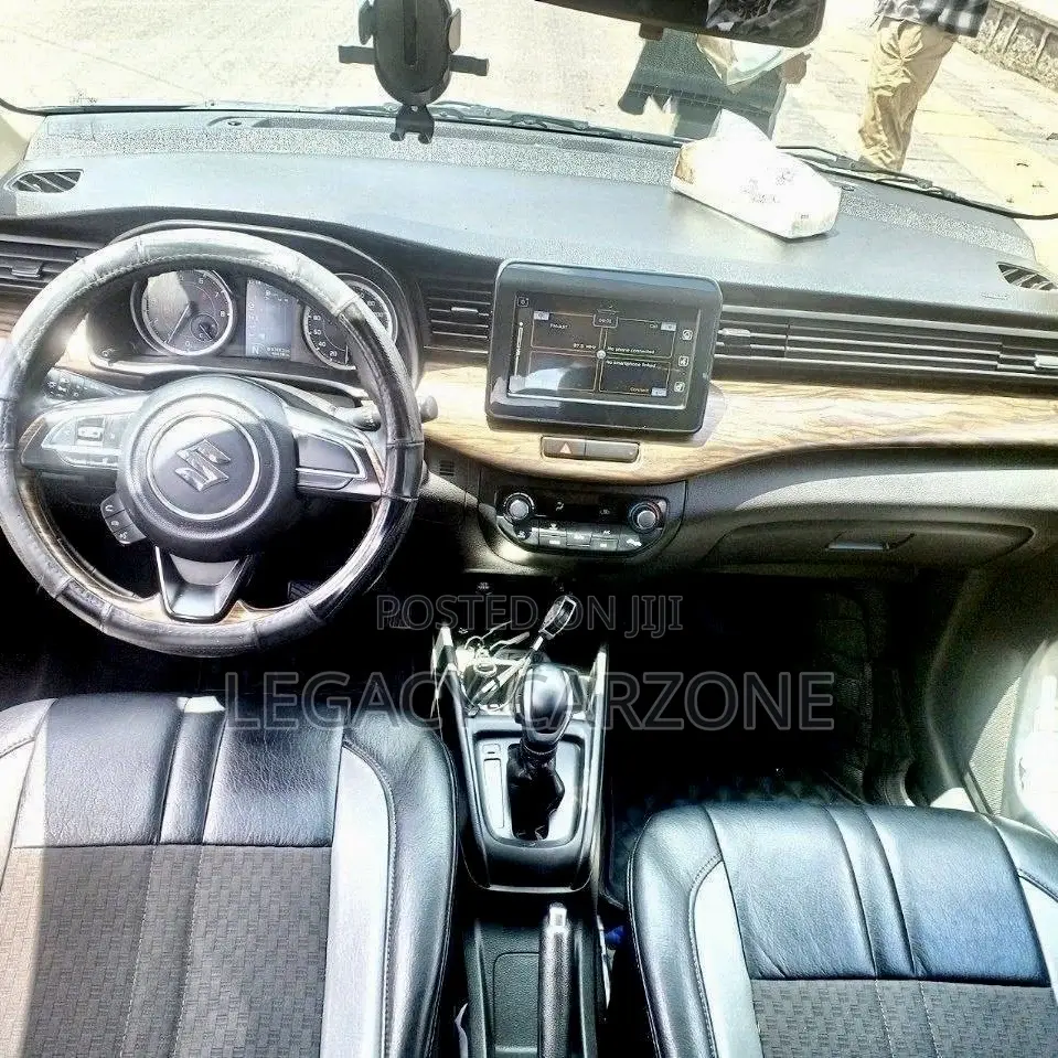 Suzuki Ertiga 2021 White