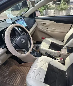 Toyota Yaris 2014 Silver