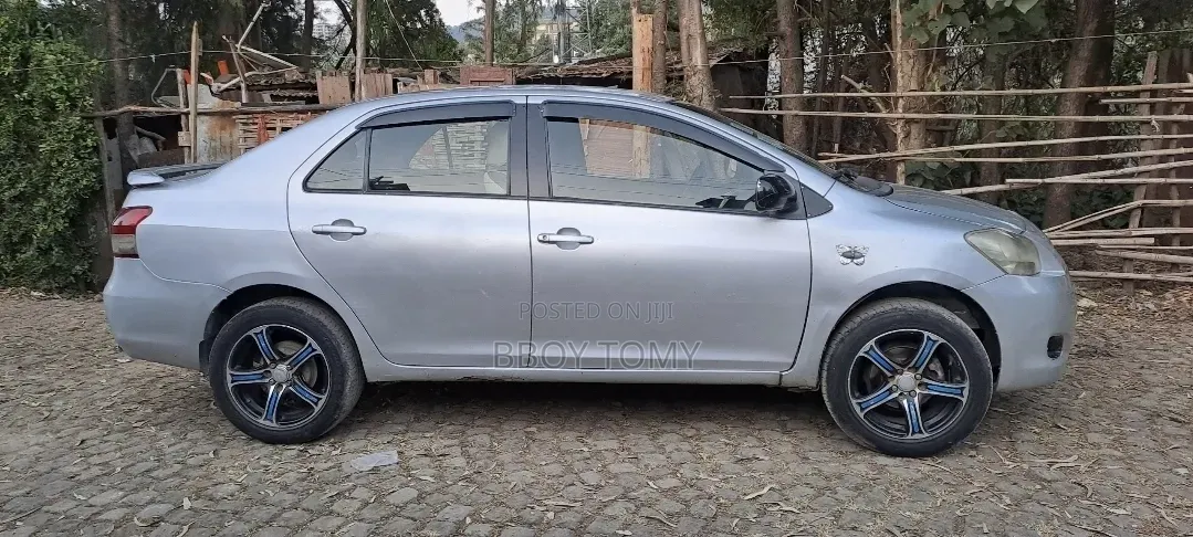 Toyota Belta 2006 Silver