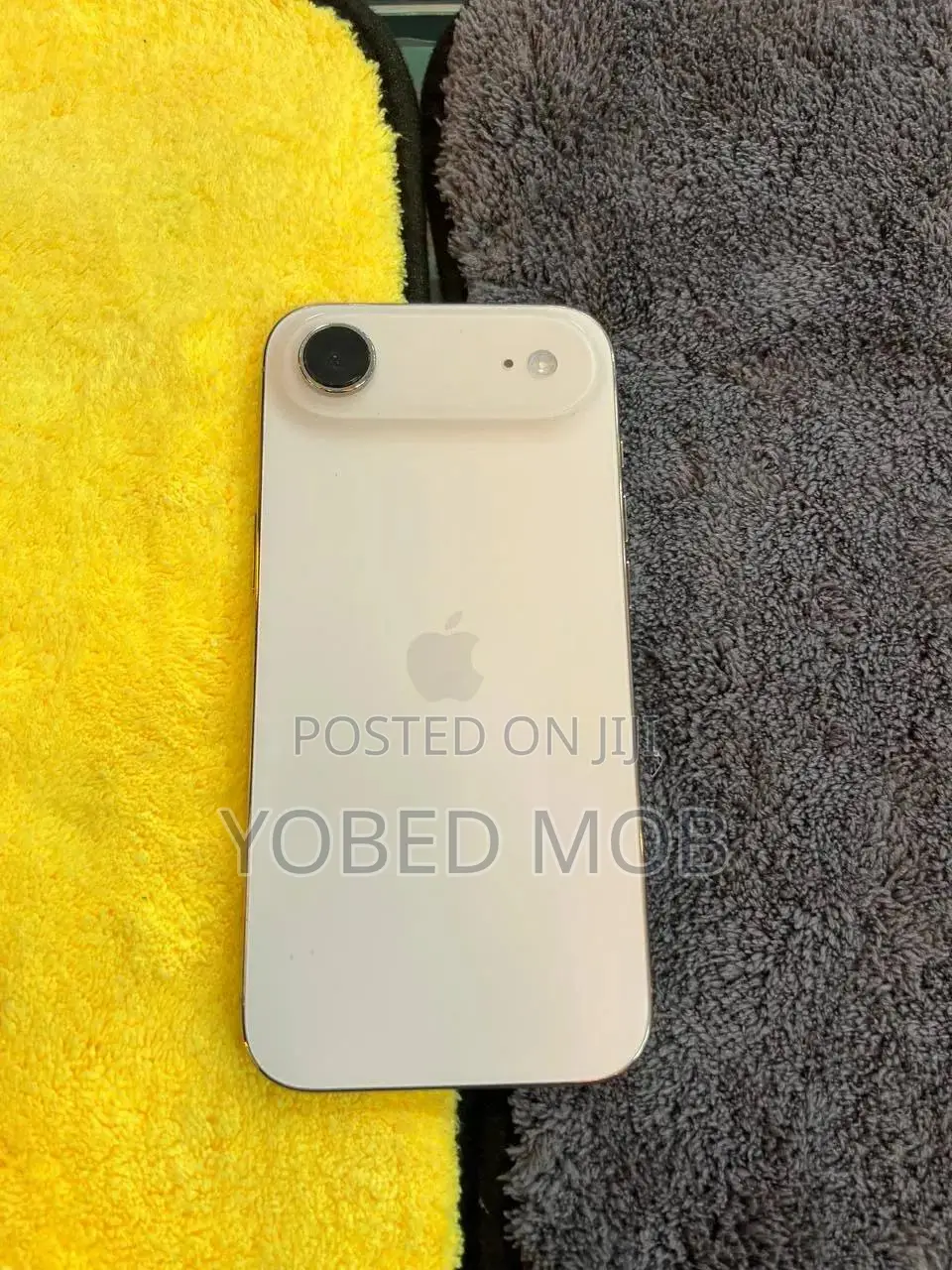New Apple iPhone 17e 256 GB Gold