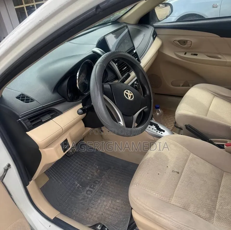 Toyota Yaris 2014 White