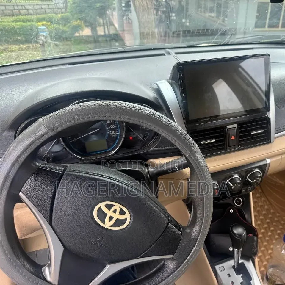Toyota Yaris 2014 White