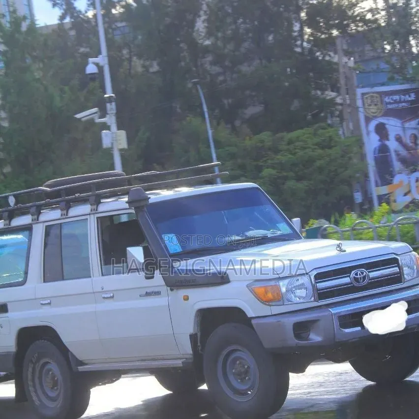 Toyota Land Cruiser 2014 White