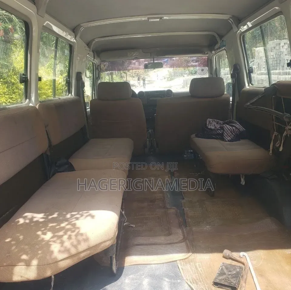 Toyota Land Cruiser 2011 White