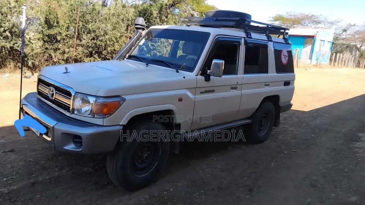 Toyota Land Cruiser 2012 White