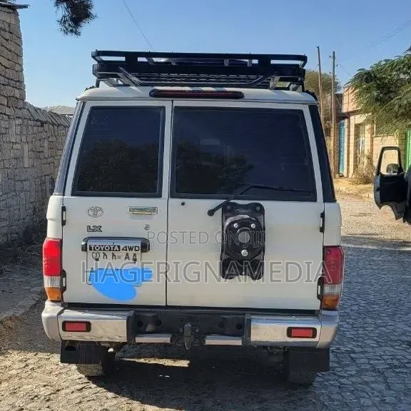 Toyota Land Cruiser 2012 White