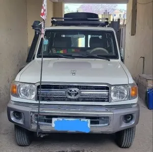 Toyota Land Cruiser 2012 White