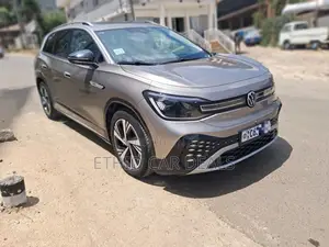Volkswagen ID.6 2024 Gold