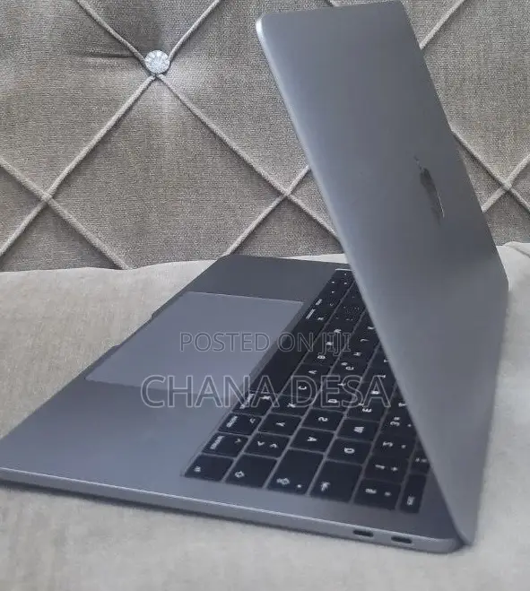 New Laptop Apple MacBook Pro 2017 16GB Intel Core i5 SSD 512GB