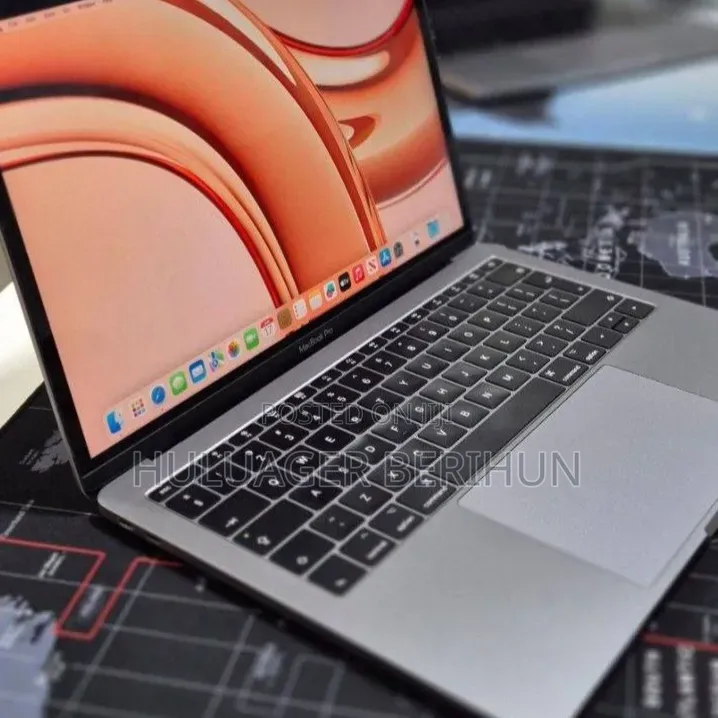New Laptop Apple MacBook Pro 2017 8GB Intel Core i5 SSD 256GB