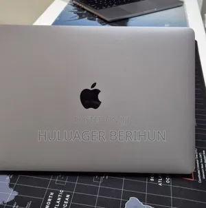 New Laptop Apple MacBook Pro 2017 8GB Intel Core i5 SSD 256GB