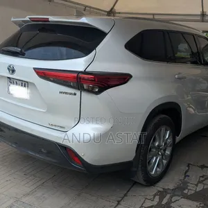 Toyota Highlander Hybrid Limited 2024 Silver