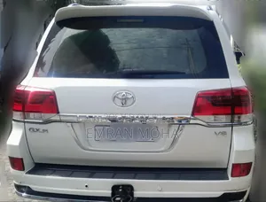 Toyota Land Cruiser 2010 White