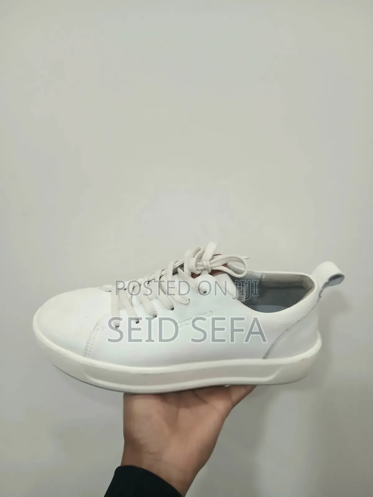 Goupu White Shoes