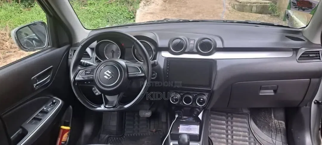 Suzuki Swift 2022 Silver