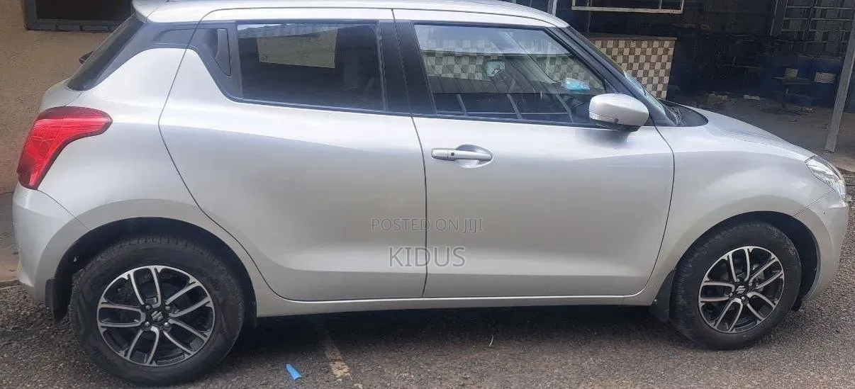 Suzuki Swift 2022 Silver