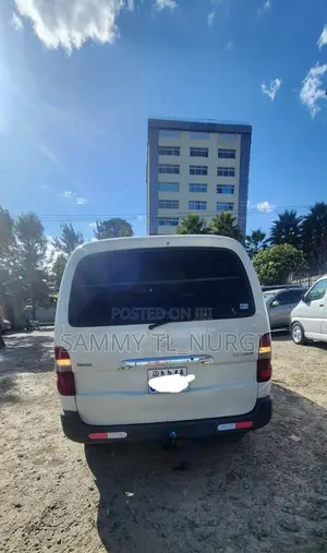 Toyota HiAce 2006 White