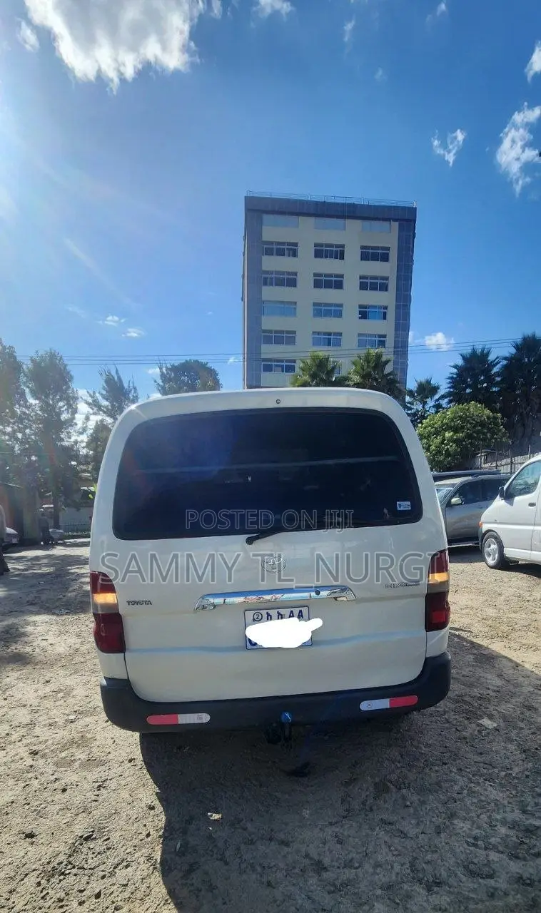 Toyota HiAce 2006 White