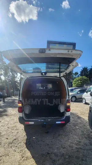 Toyota HiAce 2006 White
