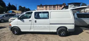 Toyota HiAce 2006 White