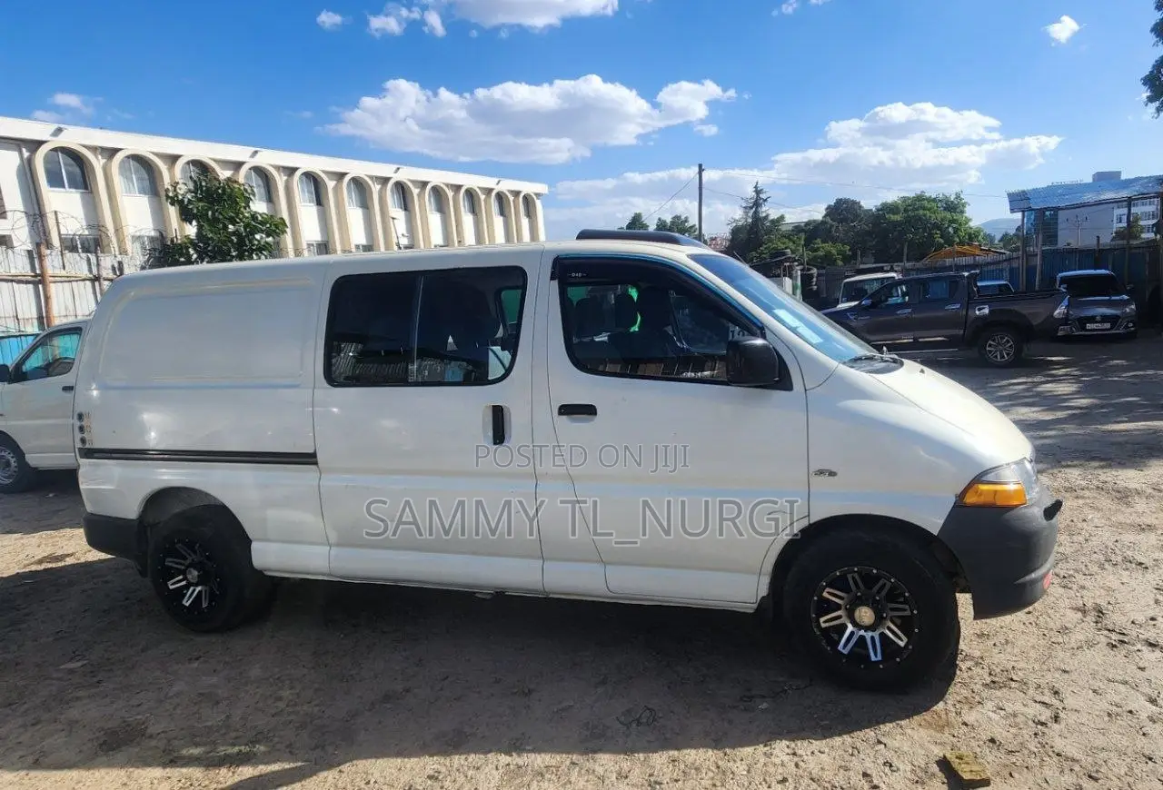 Toyota HiAce 2006 White
