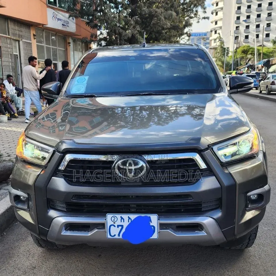 Toyota Hilux 2021 Gray